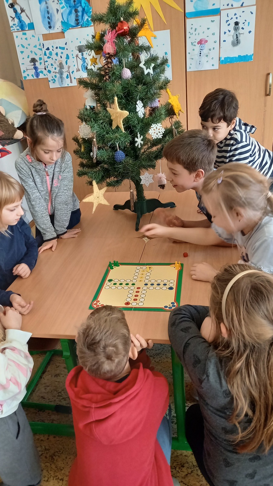 Vánoční turnaj ve hře "Člověče, nezlob se!"